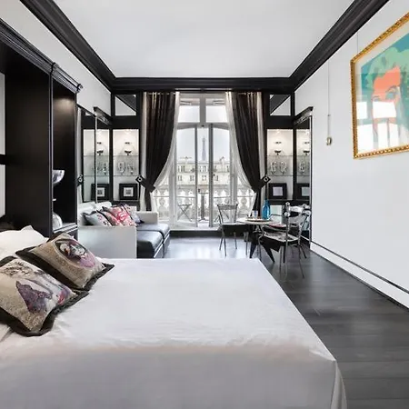 Apartment Signature Balcony Elysees Paris